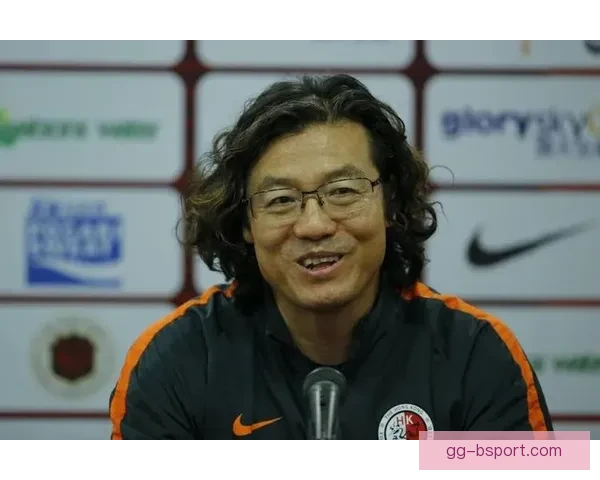 洪明甫执教蔚山现代缔造K联赛王朝 成就韩国足球历史新辉煌