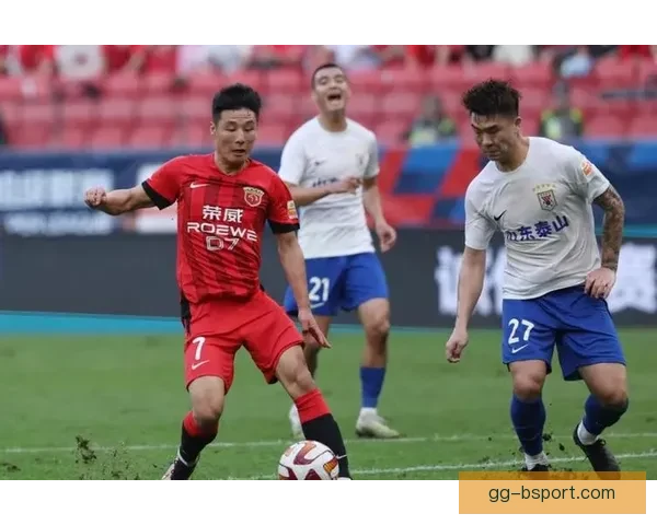 古斯塔沃中超赛场高效进球助力海港锋线称霸